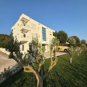 me-ga-apartments.albaniahotels.org/